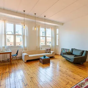 eclectic-home-near-galata-tower-in-beyoglu.istanbul-turkeyhotels.com/